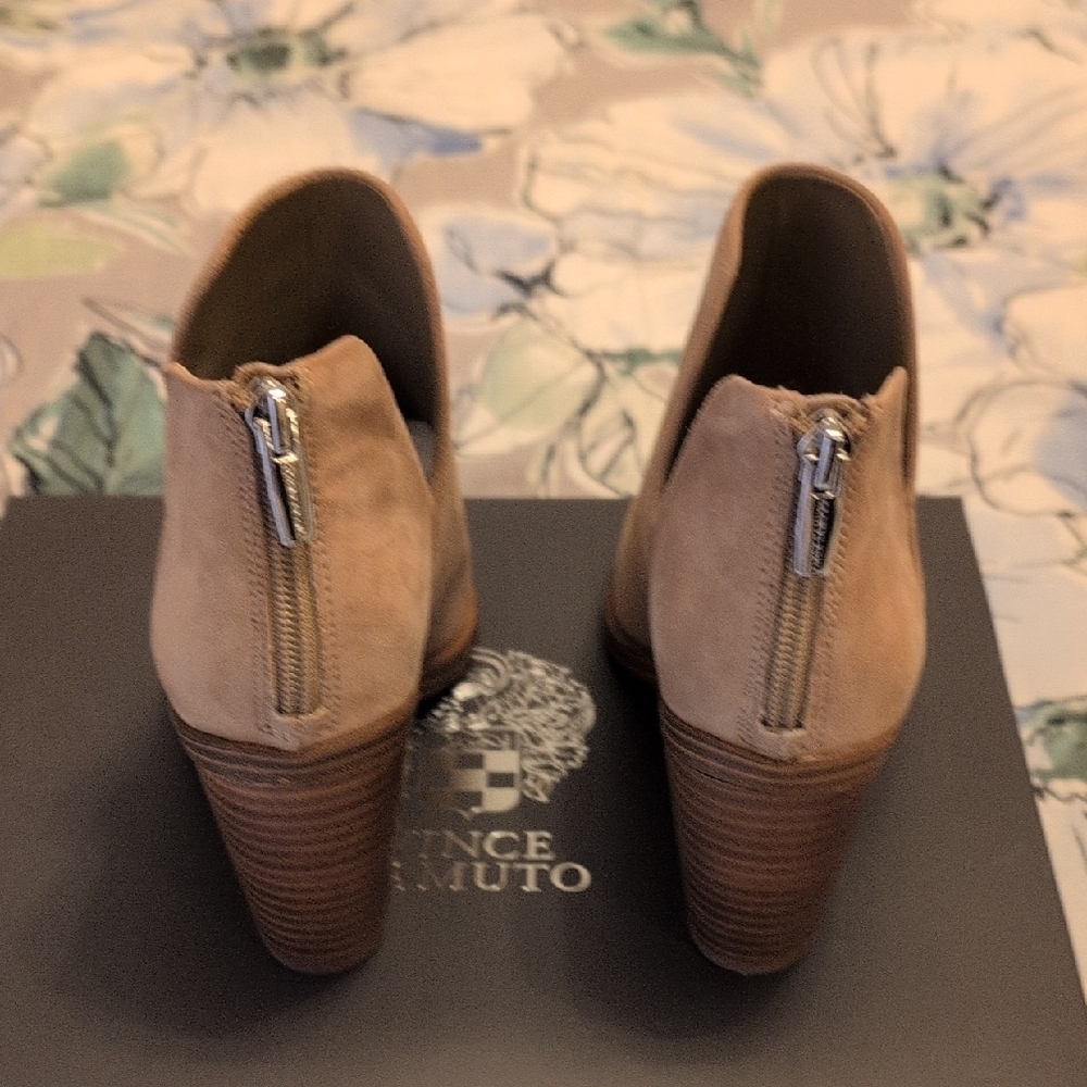 Perfect Women's Tan Suede Ankle Boots NWT! - Picture 4 of 5